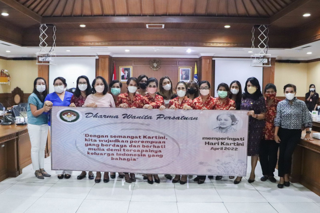 DWP Kabupaten Badung Gelar Pelatihan Tata Rias
